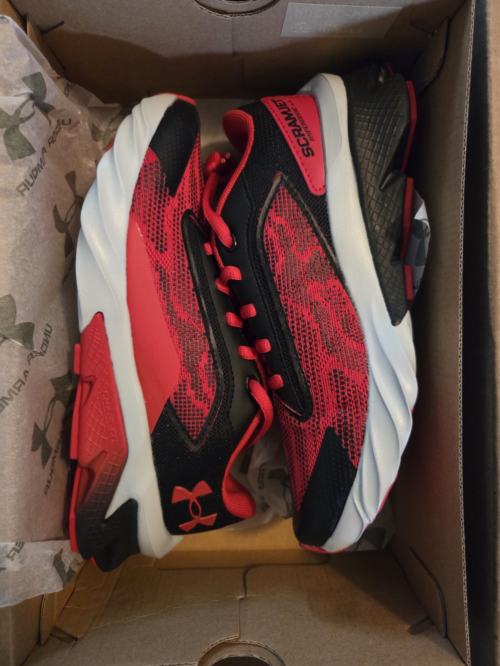 Under Armour Charged Scramjet 4 Black Red Youth Running Shoes Size 4.5Y NIB